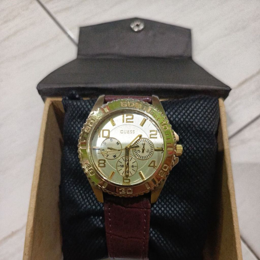 jam tangan wanita original Guess steel chrono day,date preloved second bekas