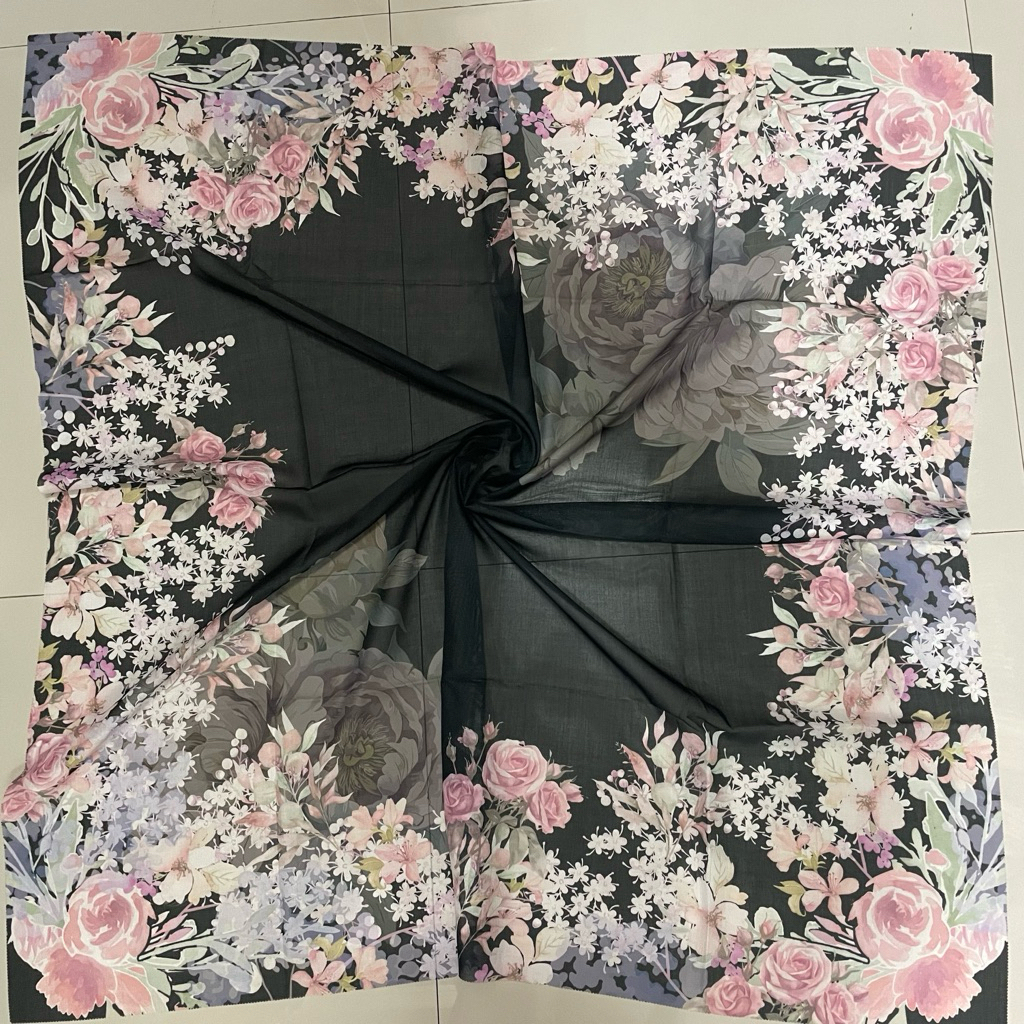 Jilbab Buckle Scarves warna hitam Pouch / Jilbab Voal Motif Standar  / Hijab segi empat warna hitam 