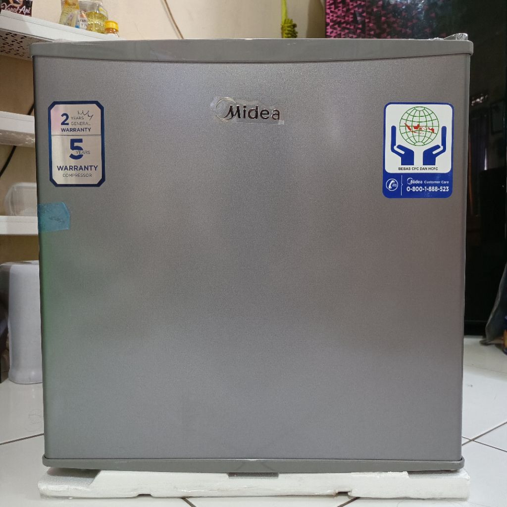 Midea Kulkas Mini Bar MDRD86FGG50ID Kapasitas 50 Liter Mini Bar Refrigerator