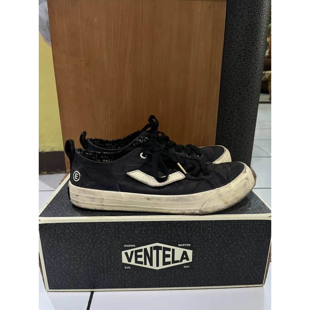 Lelang sepatu Ventella