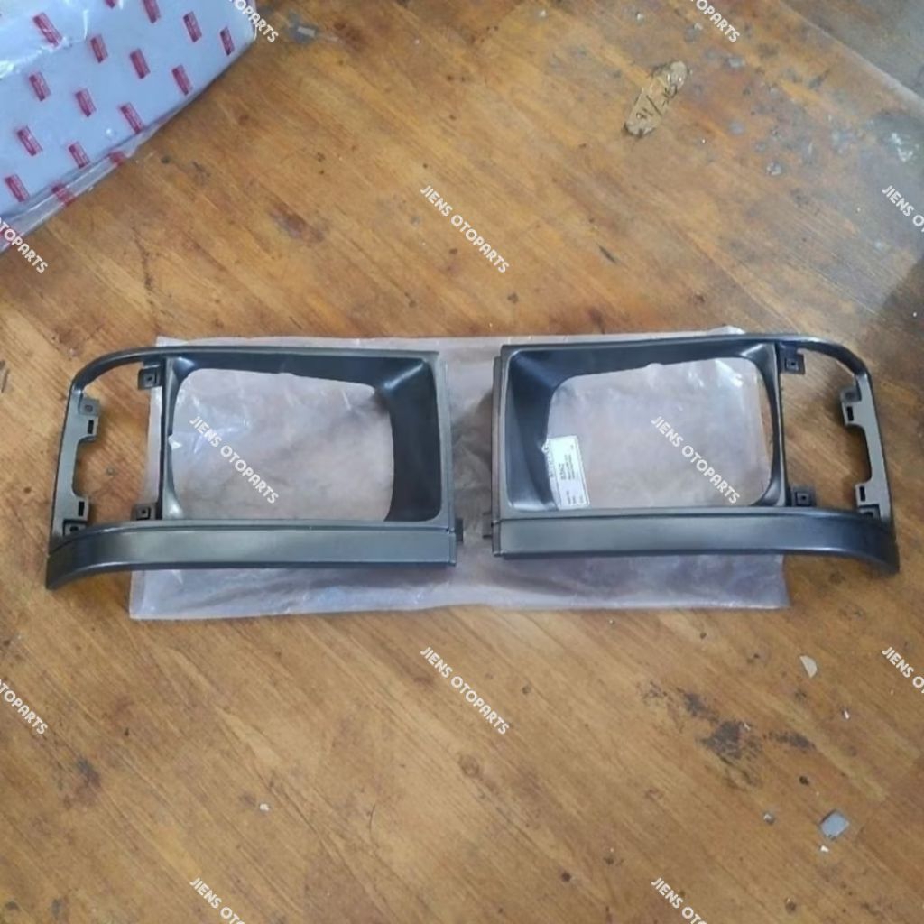 GARNIS LAMPU/GRILL LAMPU DEPAN PANTHER 2,3 EMGI ORIGINAL