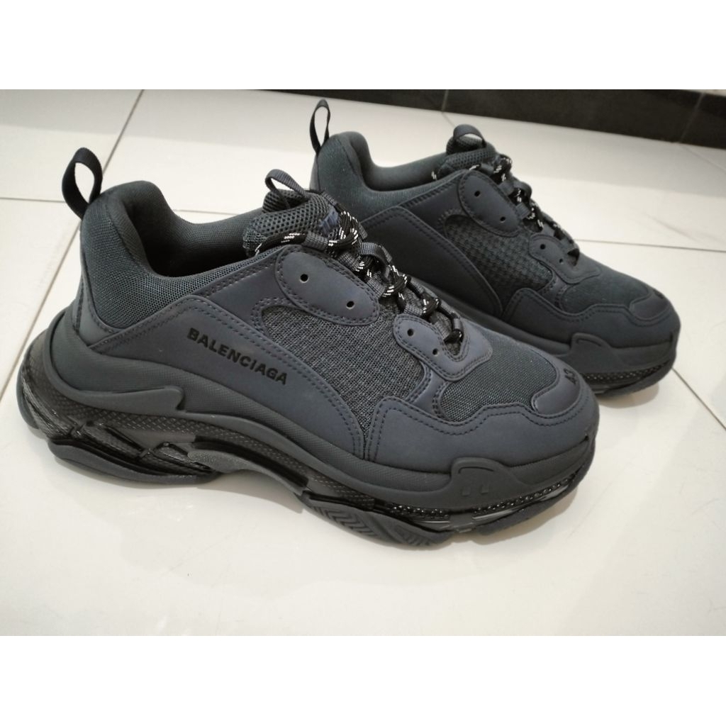 Balenciaga Triple S Clear Sole Dark grey sneaker