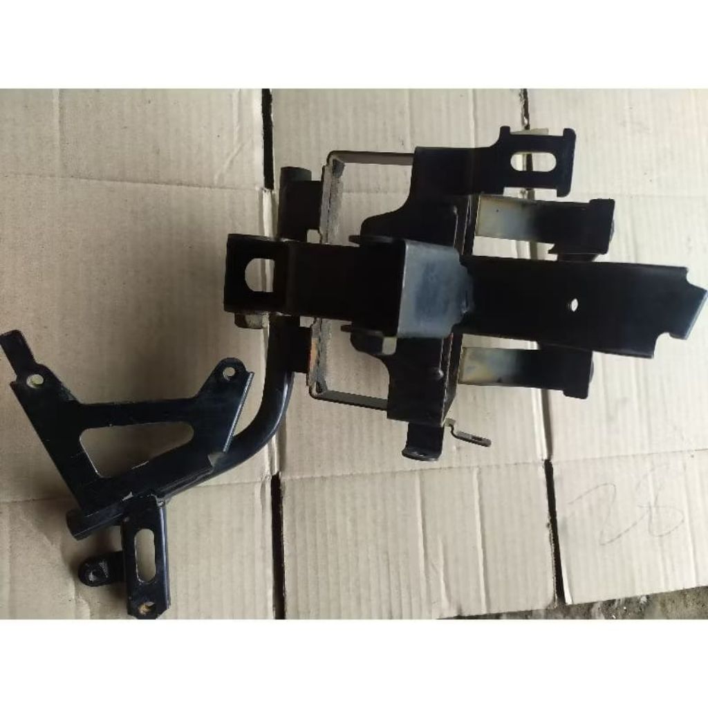 dudukan aki motor honda vario 125 old kzr barang original copotan dari motor