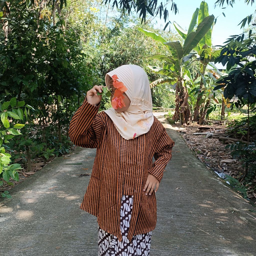 Kebaya Lurik Anak Perempuan Garis-garis Kecil ( Ler kecil) Coklat | Baju Tradisional,Kostum Pentas S