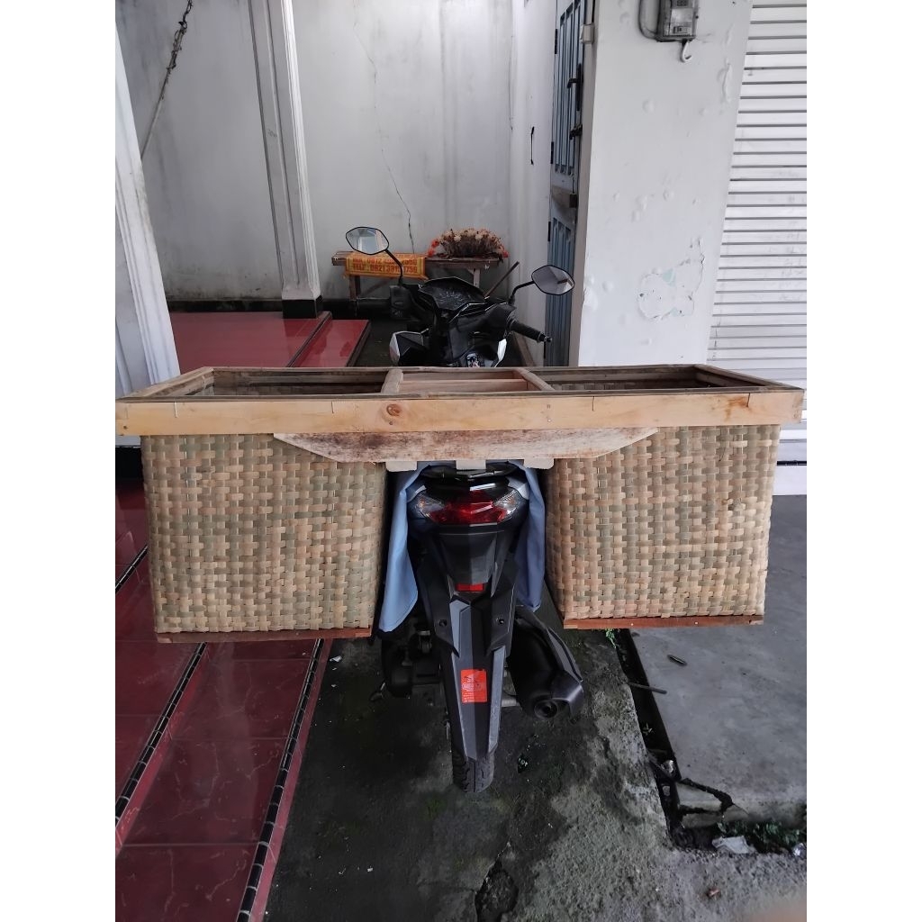 OBROK / TOBOS Motor kulit bambu dan plastik Daya muat 100-150kg di jamin kuwat.