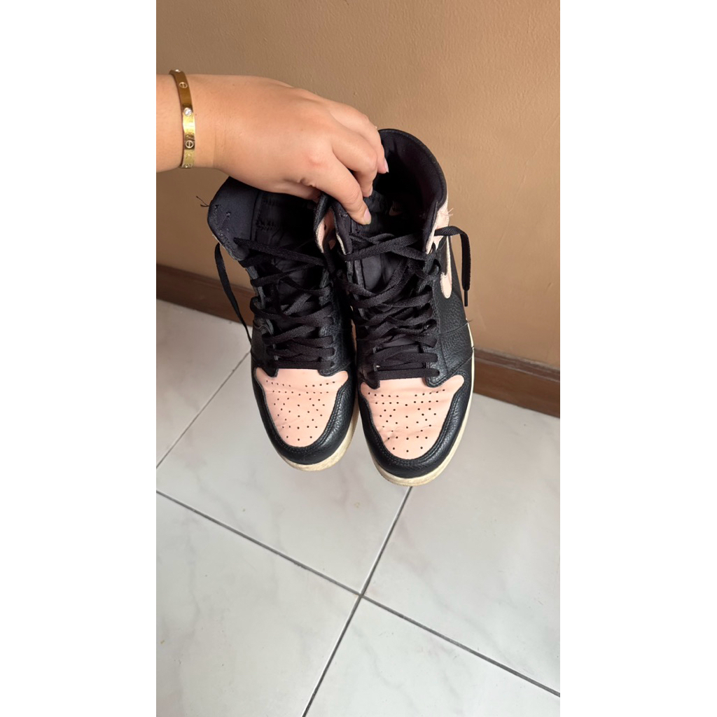 Sepatu Nike Air Jordan 1 Retro High Crimson Tint