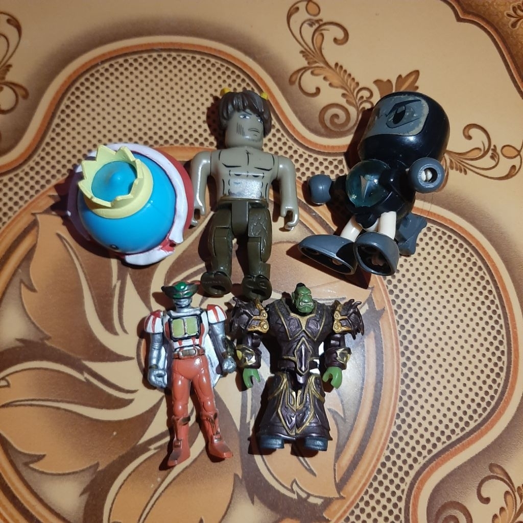Figure roblox , kabutaku, B-daman bomberman aoda, & megabloks construx world of warcraft dragath