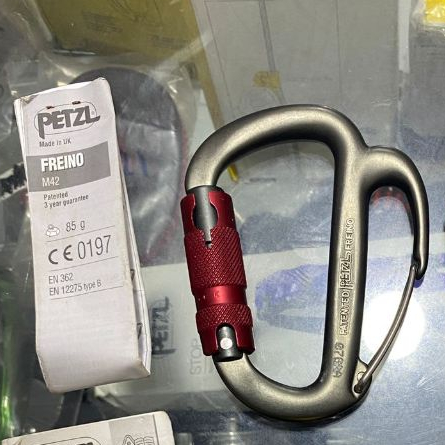 carabiner PETZL Freino