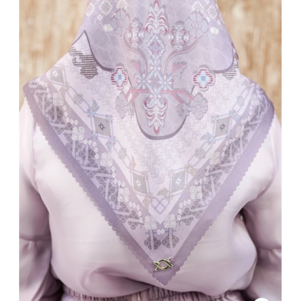 Dumai Scarf Wearing Klamby