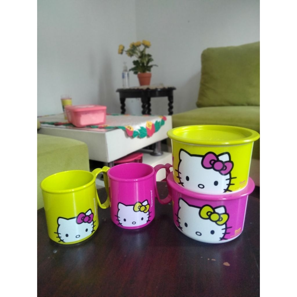 hello Kitty Tupperware
