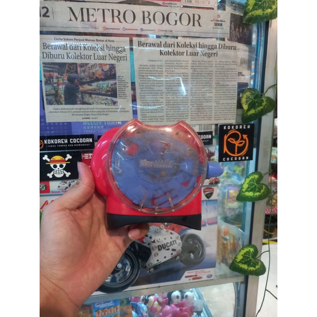 pajangan View master merah (1.35)