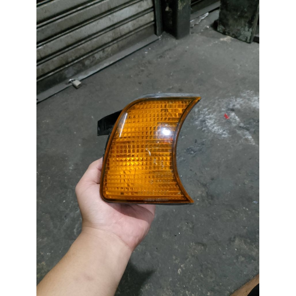 lampu sein BMW e34 original copotan kanan Rh