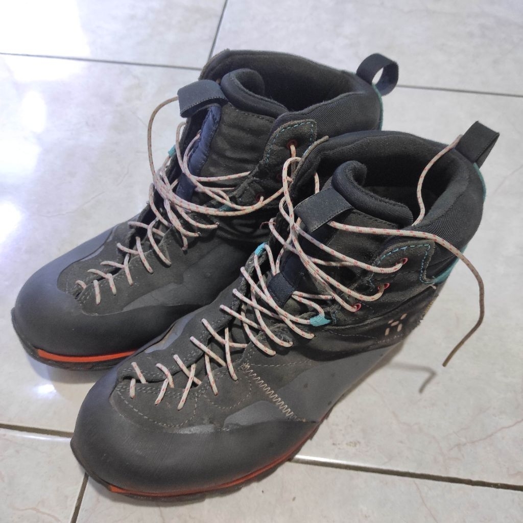 Sepatu Gunung Haglofs