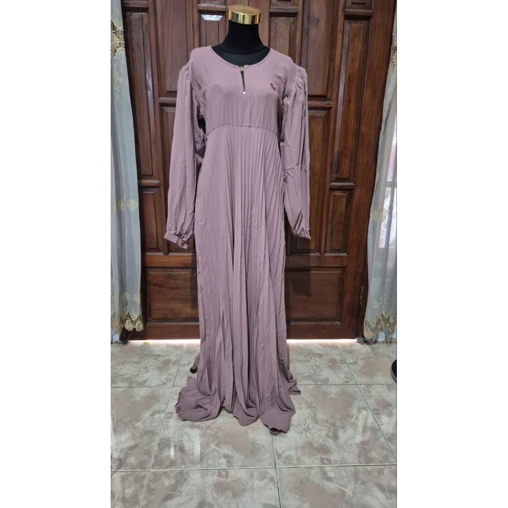 Dress plisket by Erha