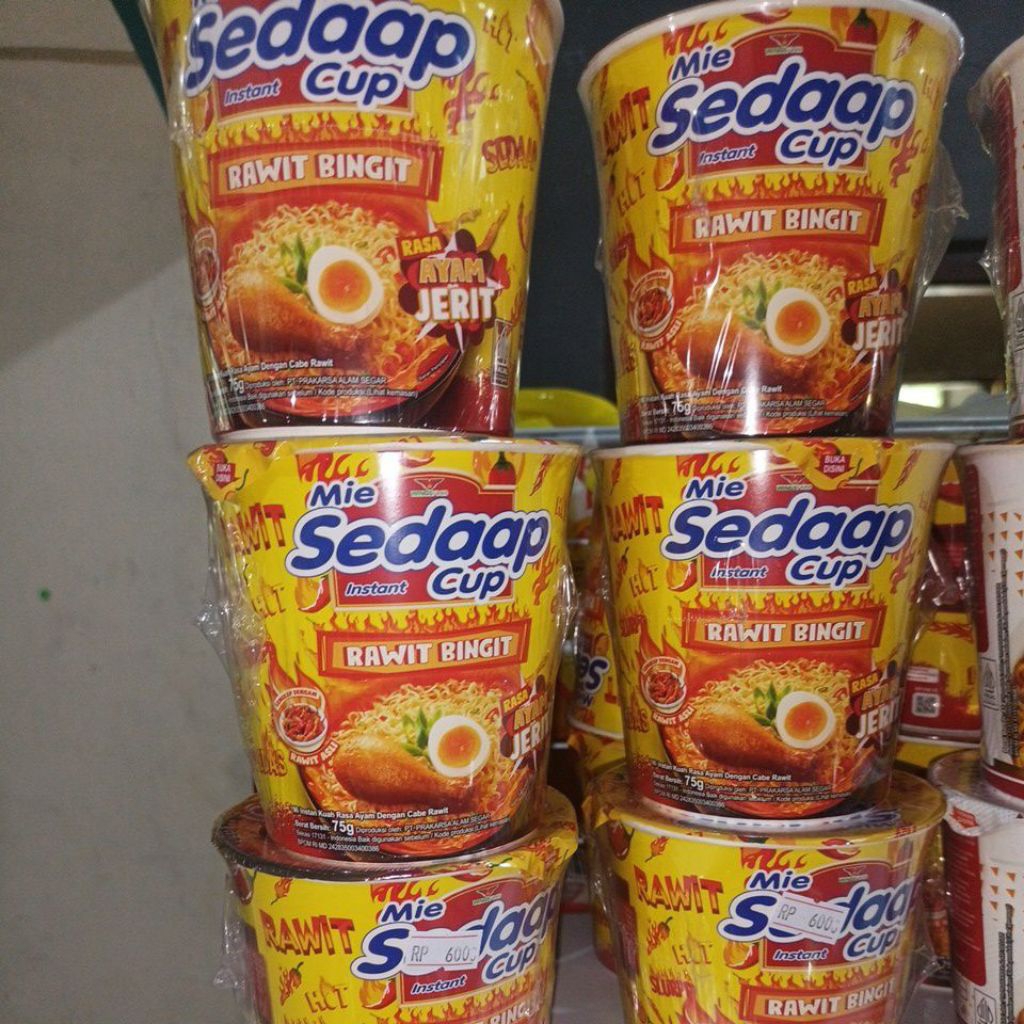 Mie sedap cup rawit bingit rasa ayam jerit