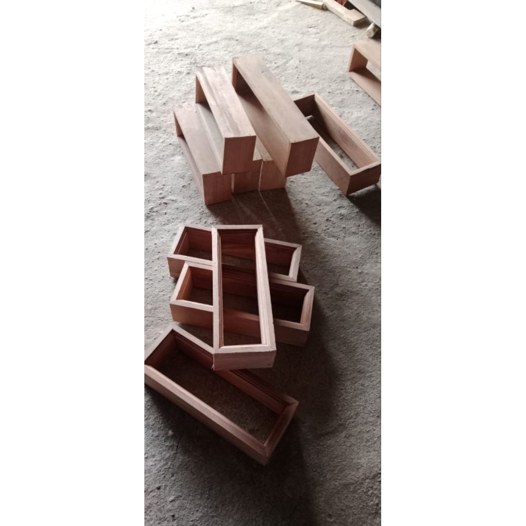 loster/ roster  lubang angin bahan kayu kamper dan meranti ukuran dan model bisa custom