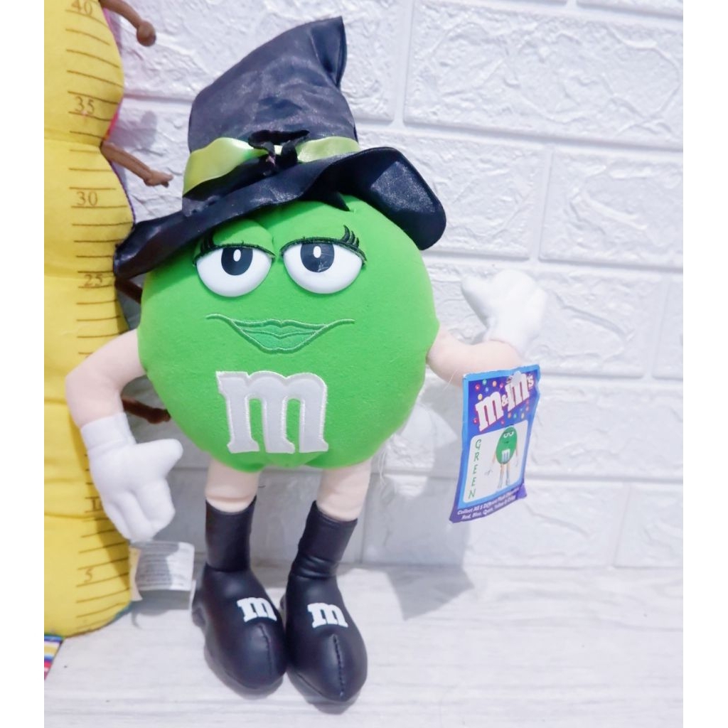 Boneka MnM Hijau topi