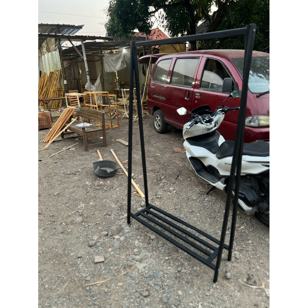 rak baju hitam kayu jati