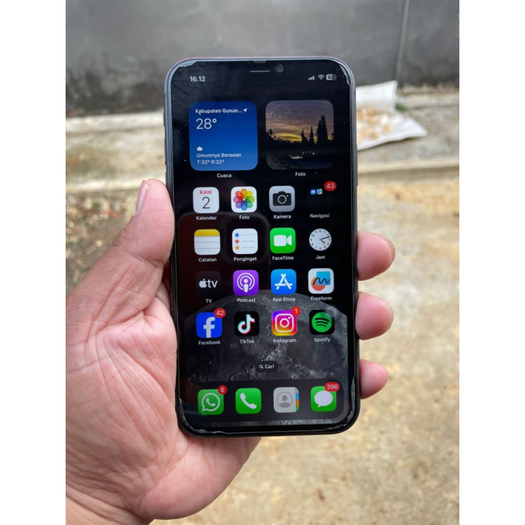 hp iphone 11 inter, sinyal all operator ram 128gb no minus sangat mulus