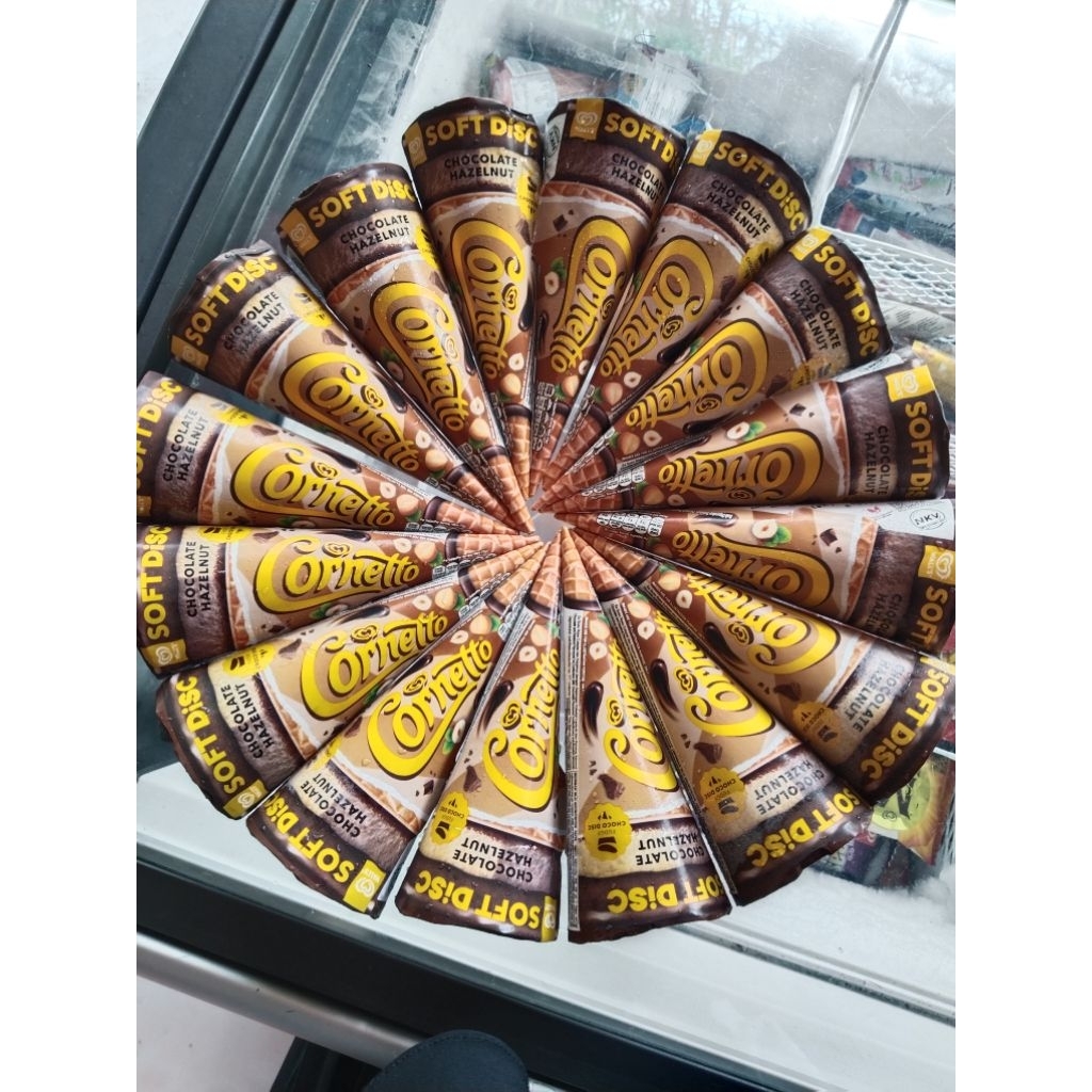 es krim cornetto hazelnut