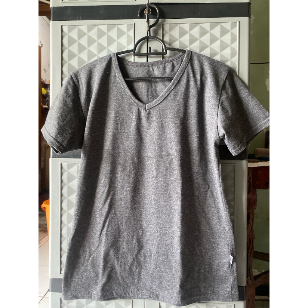 kaos polos abu tua melar