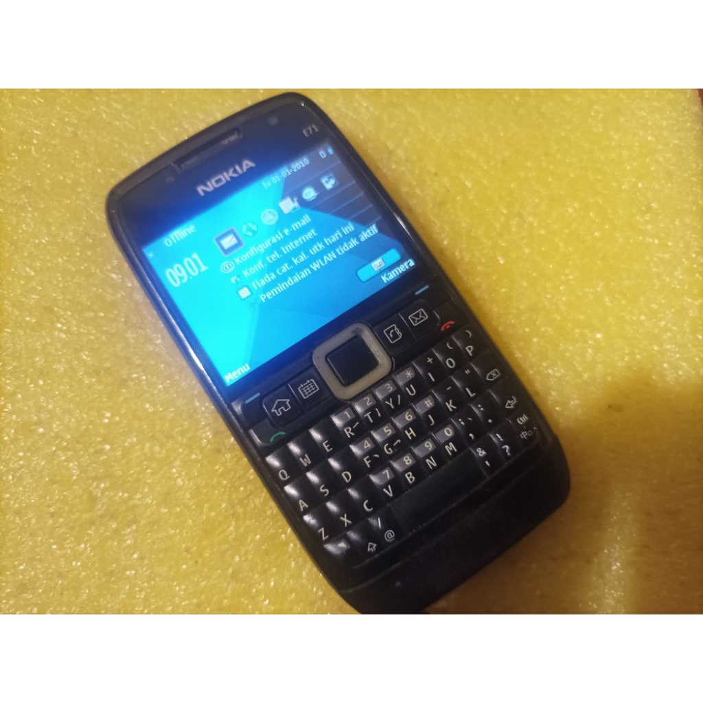 Hp jadul Nokia e71 bahan