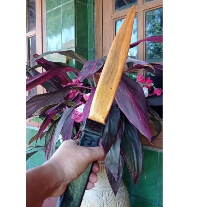 belati tombak pendek  kayu  - mainan belati tombak kayu - belati tombak pendek - belati tombak maina