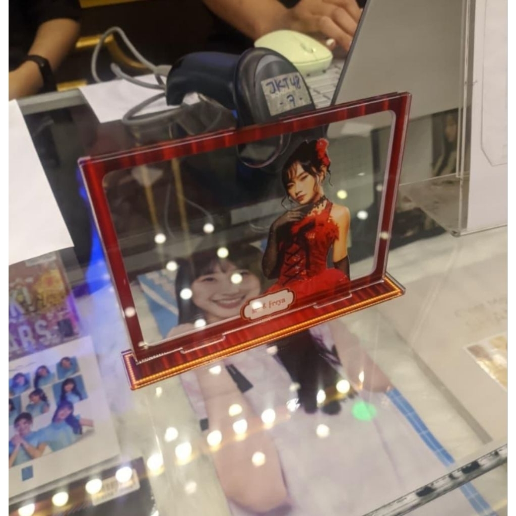 Bingkai akrilik special pertaruhan cinta jkt48