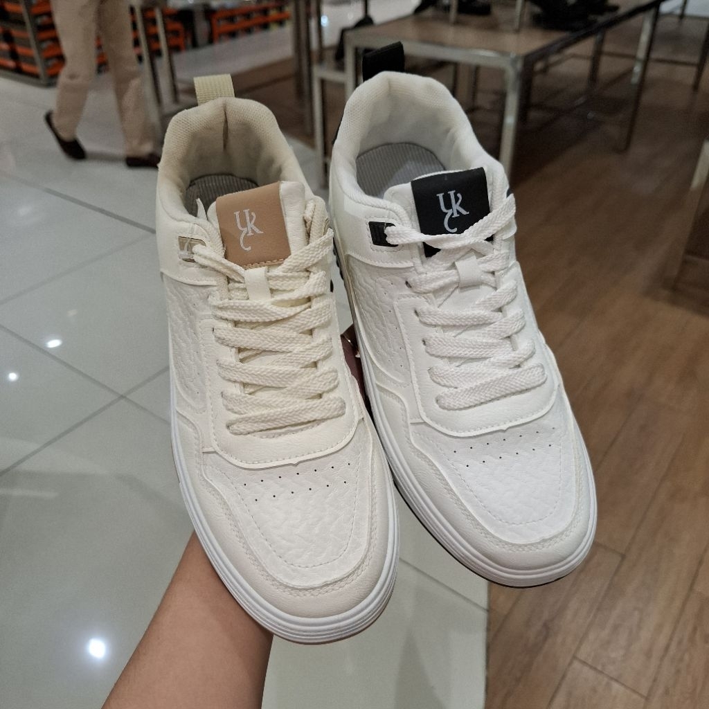 Sepatu Sneakers Pria Empuk dan Ringan Brand Yongki Komaladi ORI