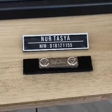 PAPAN NAMA AKRILIK MAGNET