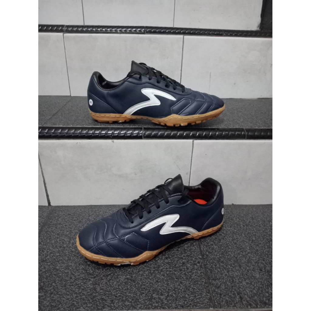 sepatu futsal size jumbo