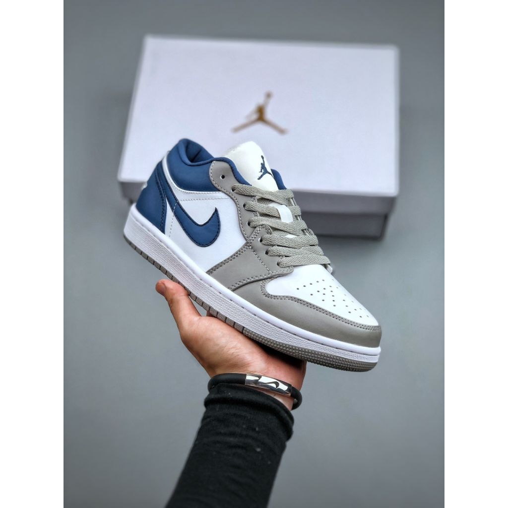 Sepatu Sneakers Kasual Jordan 1 Low Steal White Blue