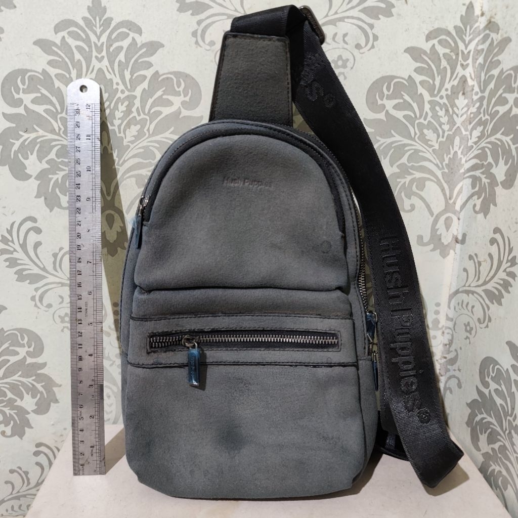 Tas slingbag pria Hush Puppies preloved