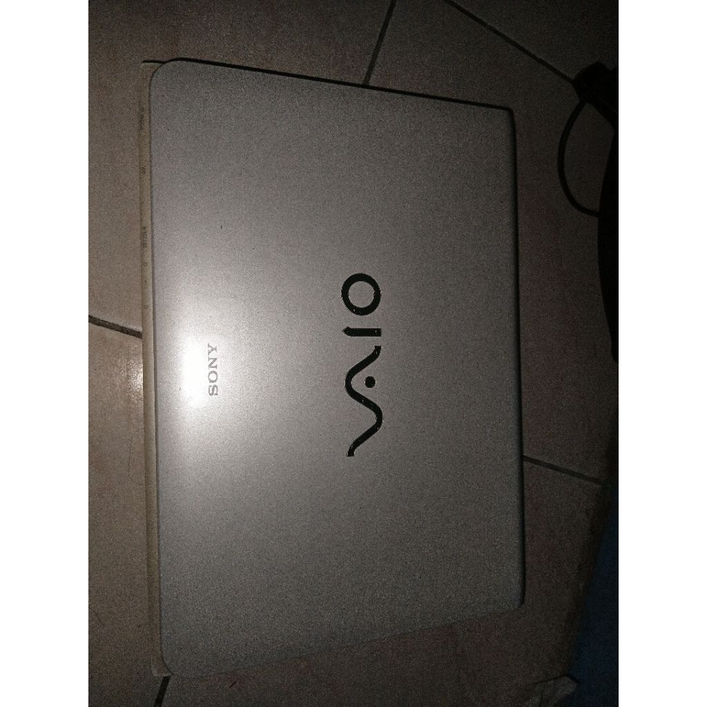 Laptop Preloved Laptop bekas Sony Vaio tidak ada charger dan baterai