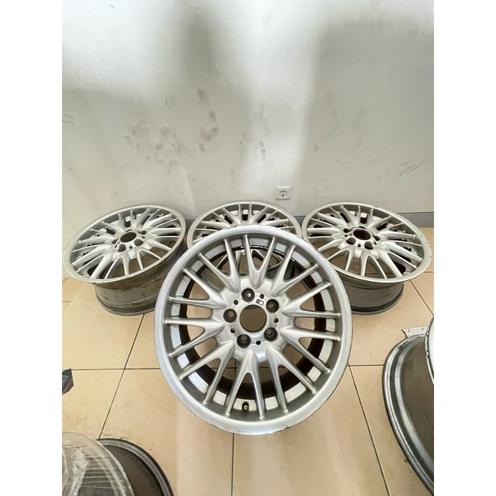 Velg OEM BMW Style 72 Ring 18. Original PN 2229145. Lebar 8. Et 47. 5x120. Harga termasuk repaint fa