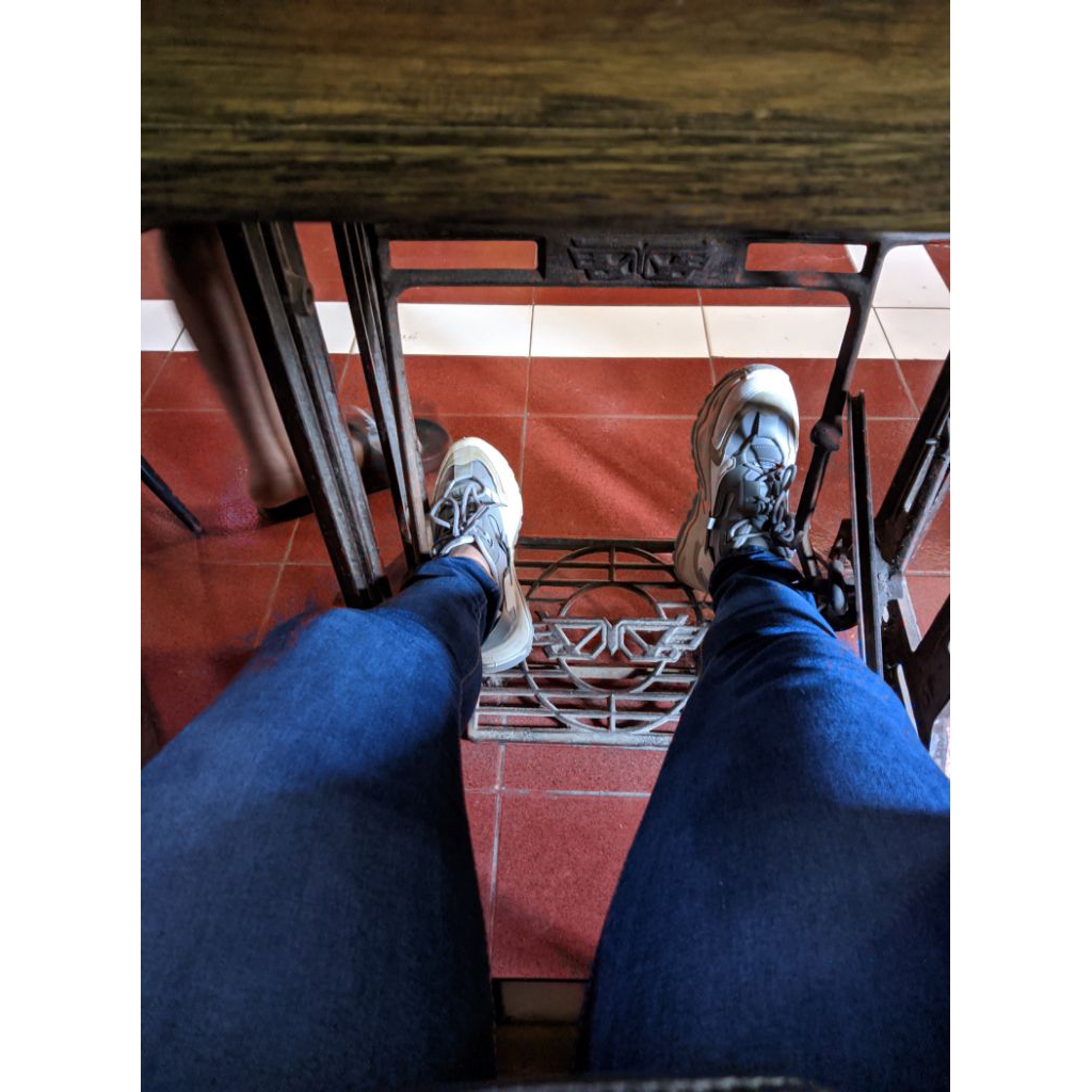 sepatu vpn (free gift kaos kaki random)