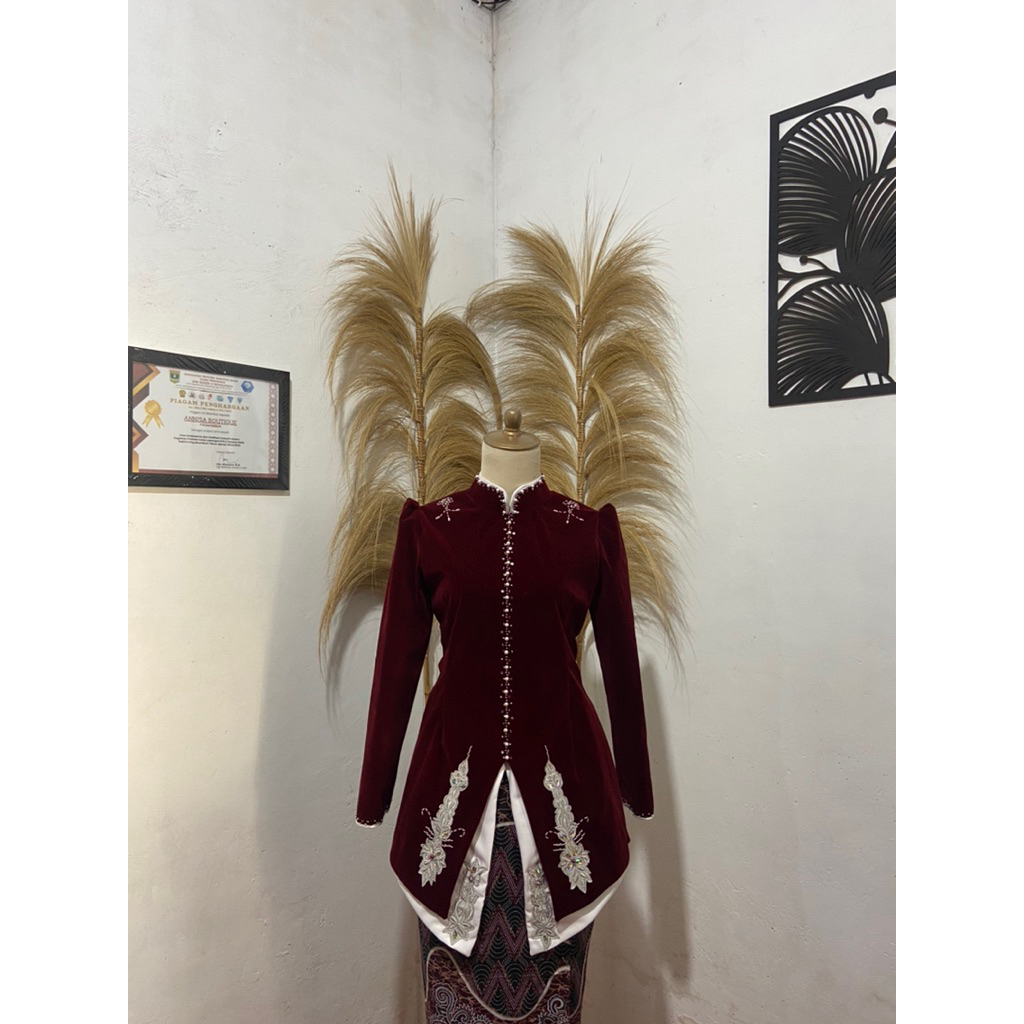 PESANAN KHUSUS KEBAYA JANGGAN bordir bahan bludru kaku