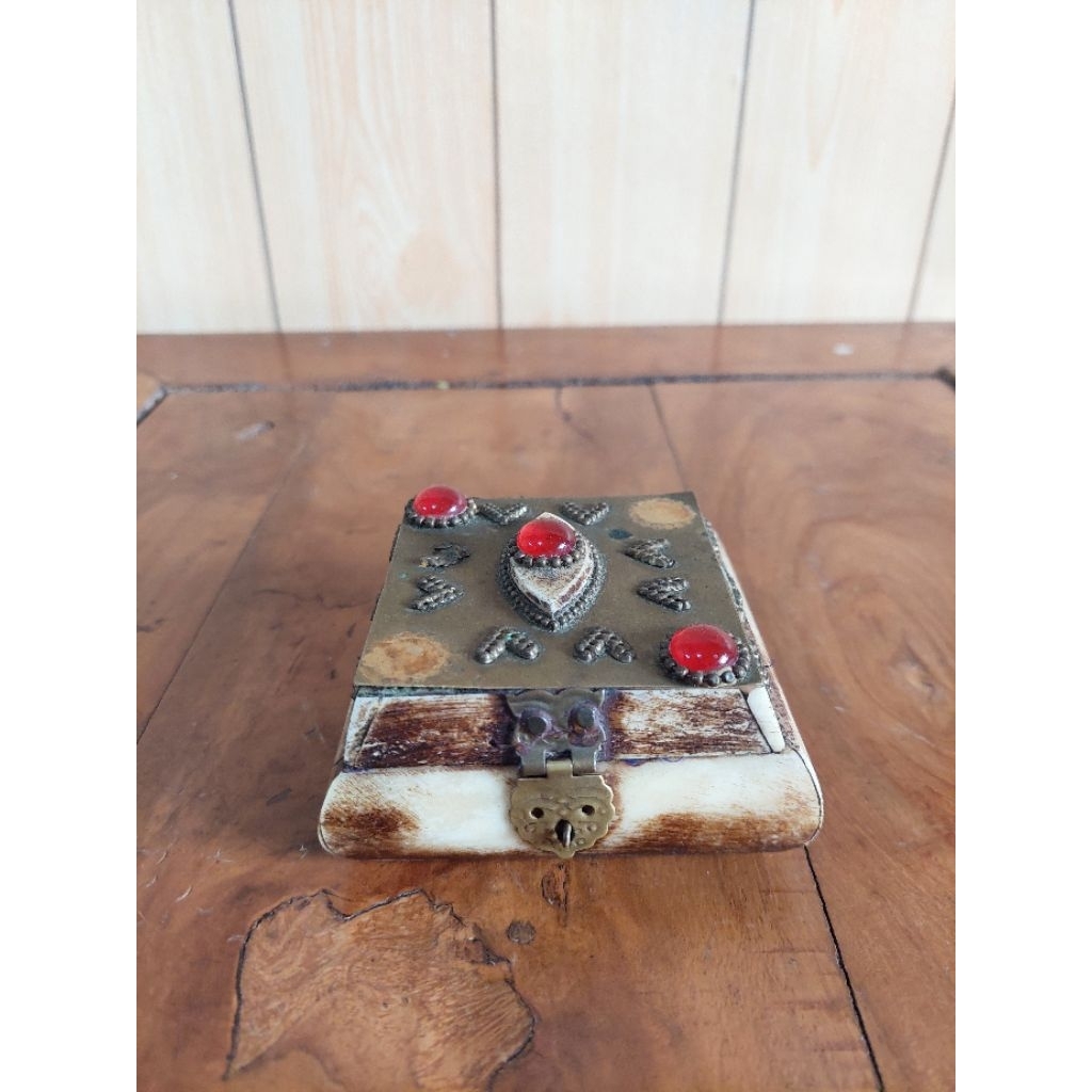 Box Kotak Perhiasan Antik