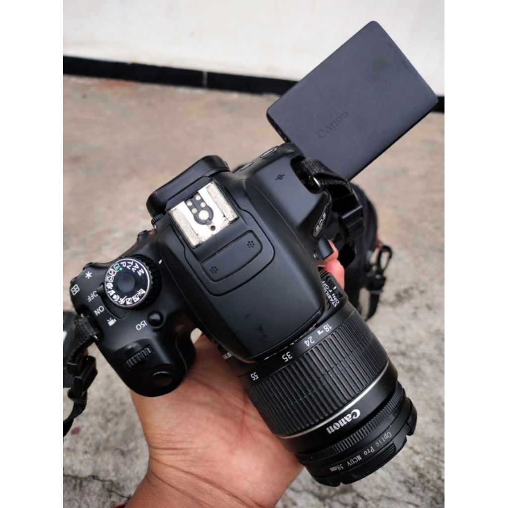 kamera DSLR Canon 650D layar flip dan touchscreen bekas murah
