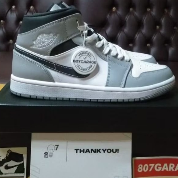 Air Jordan 1 Mid light Smoke Grey
