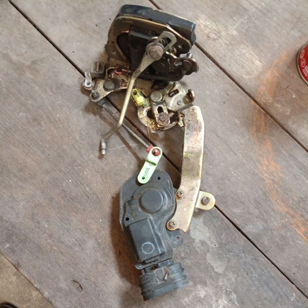 doorlock belakang kiri taruna efi