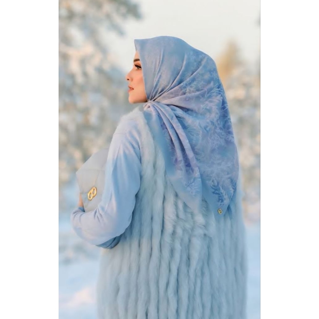 Buttonscarves Frozen series aquamarine festive parfume