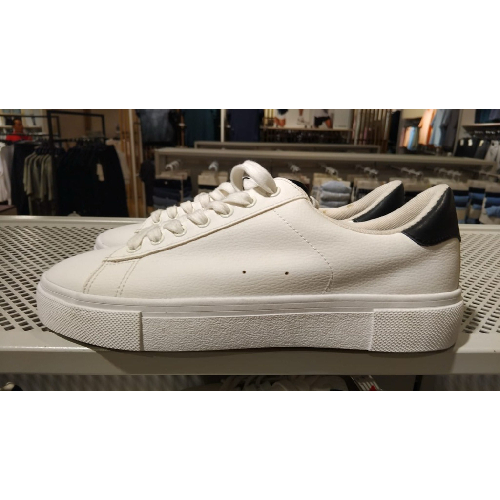 Sepatu putih tali h&m man