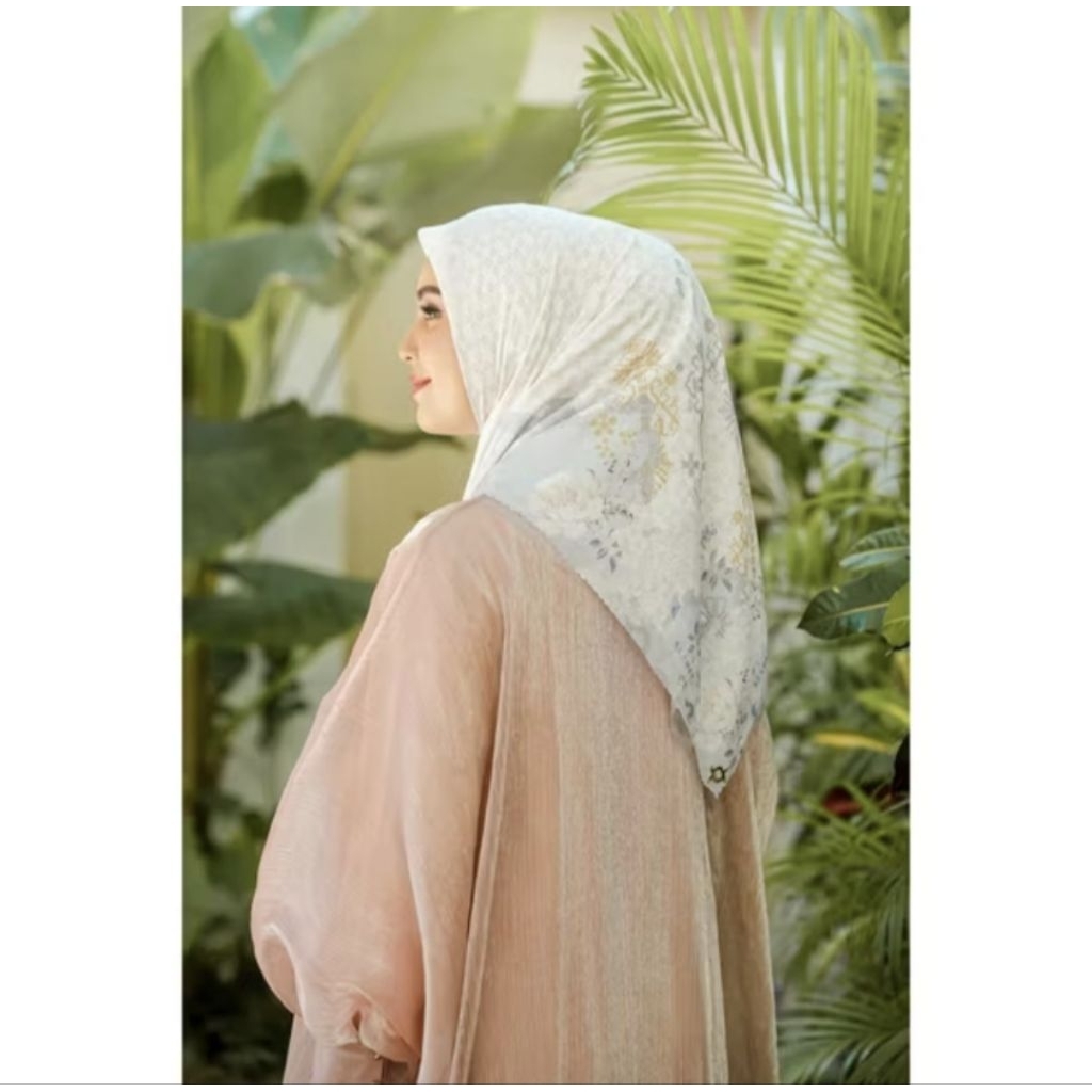 pl Chammatara Scarf wearing klamby White Sand