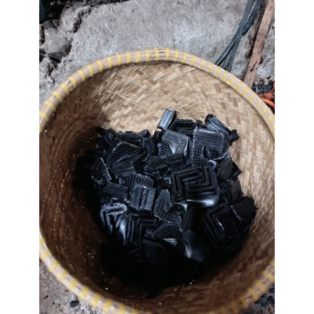 kaki karet baja ringan