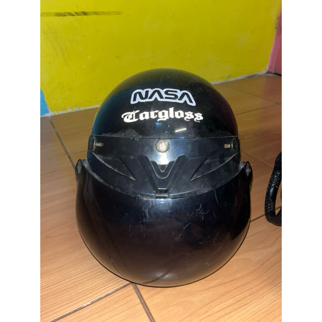 Helm Cargloss Bekas