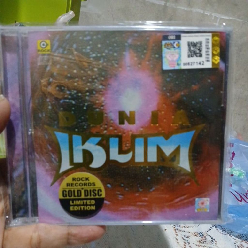 kaset cd dunia iklim bukan aku tak cinta