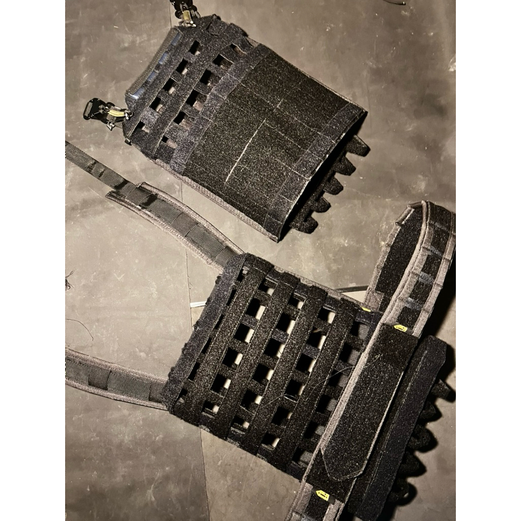 IDR Prison Plate Carier with quick release set in solid black with improved chest point quick releas