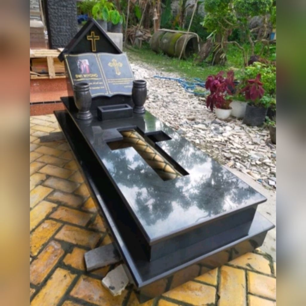 Kijing  Makam Kristen Granit Hitam Kwalitas Terbaik ( bisa custom )