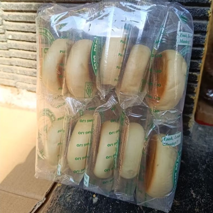 1 pak isi 10 pcs roti pia kacang hijau